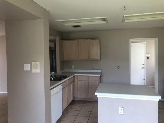 Building Photo - 310 Crossland Cove