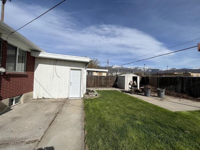 Building Photo - 187 W 1400 N