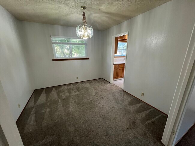 Building Photo - 2335 Shannon Ln