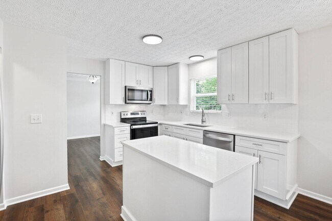 Building Photo - 5998 Blaverly Dr