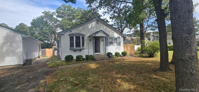 Primary Photo - 51 Peconic St