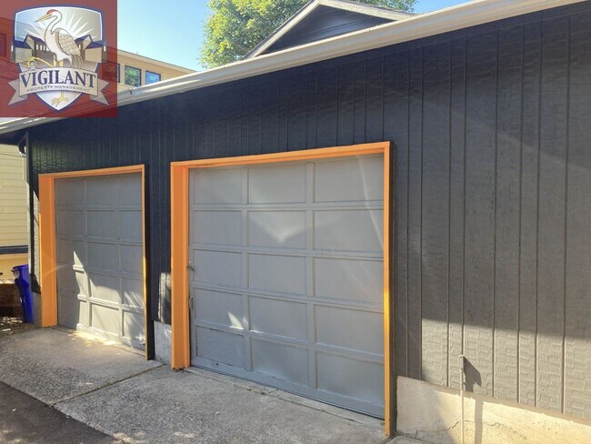 Building Photo - 8815 SW Terwilliger Blvd