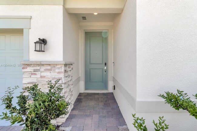 Building Photo - 2081 Mossy Vine Ave