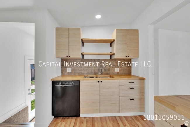 Building Photo - 684 Oquirrh Ave