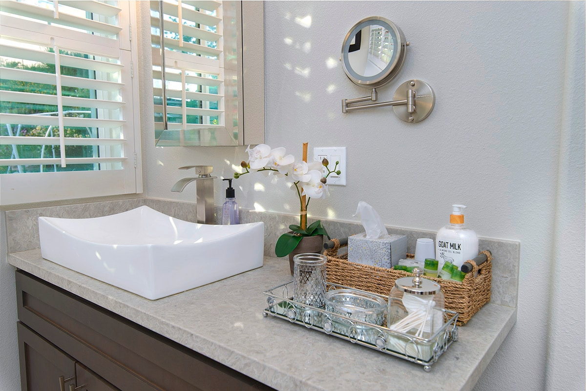 In Room Suite Vanity - 73 Summerfield St