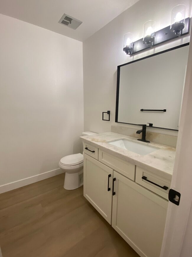 Building Photo - 14053 N Edgeworth Dr