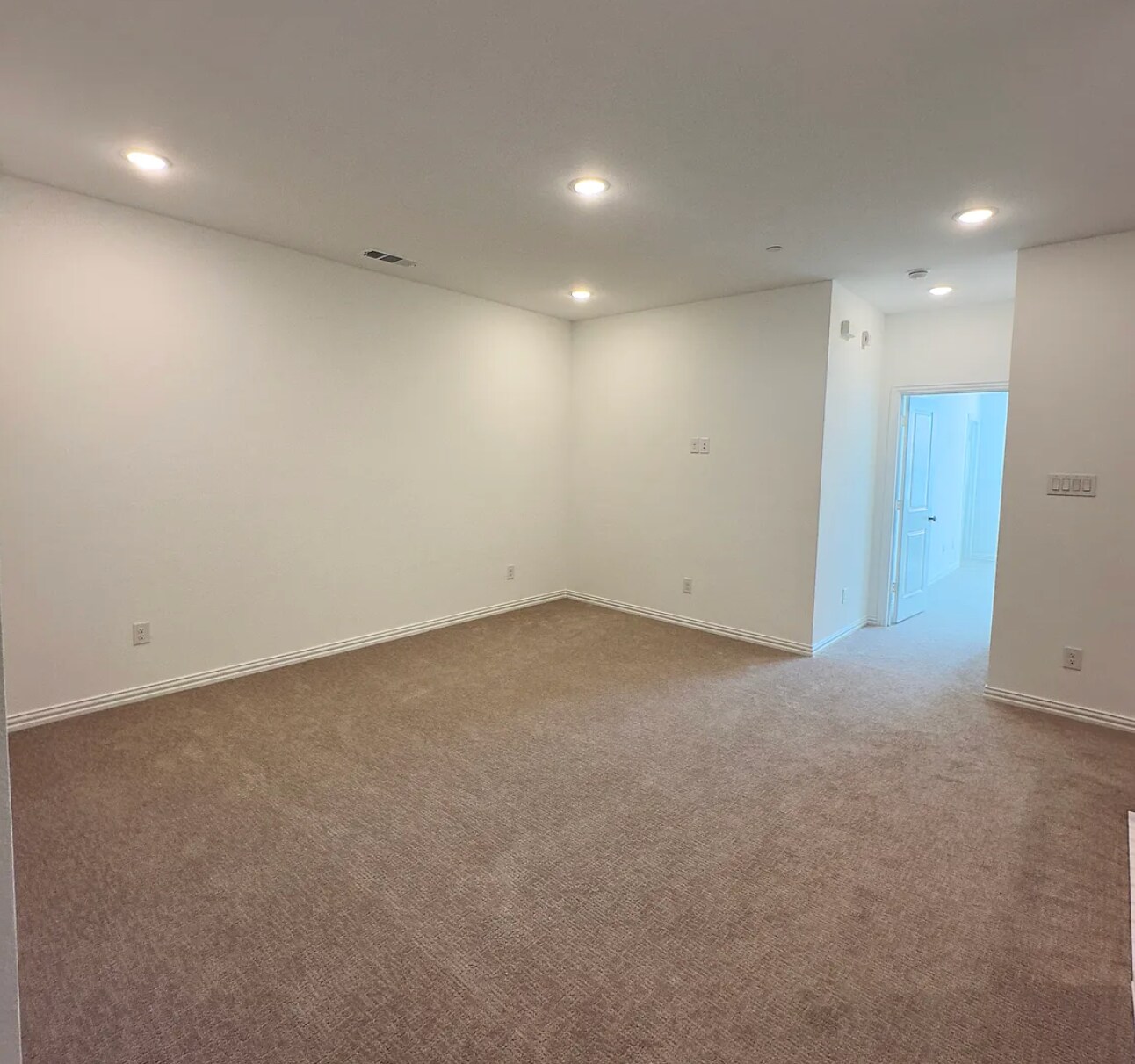 Building Photo - 9575 Speaker Dr