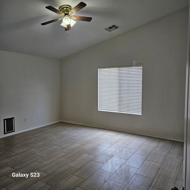 Building Photo - Oasis in Northwest Sun City