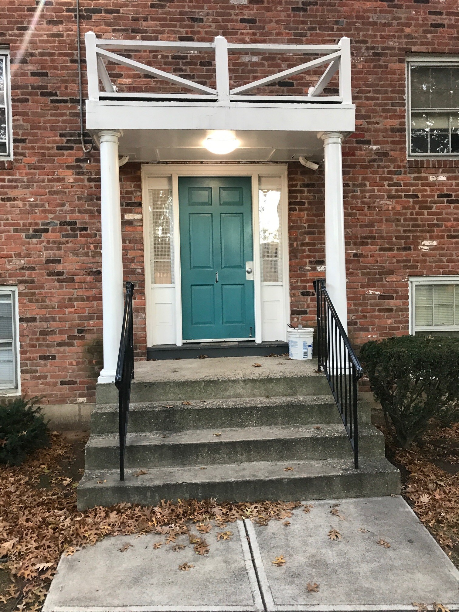 Front Entracne - 2 Treat St
