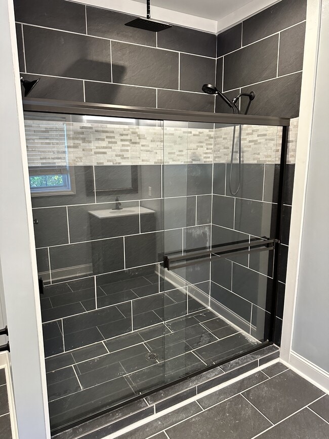 Building Photo - 103 Meadowview Rd