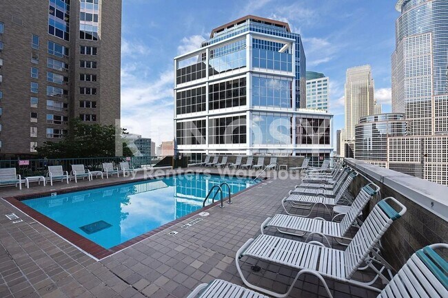 Building Photo - Available July 15th 2 Bedroom 2 Bath Condo in Minneapolis