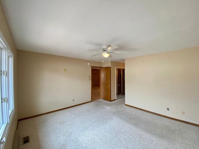 Building Photo - 2302 Cartier Dr