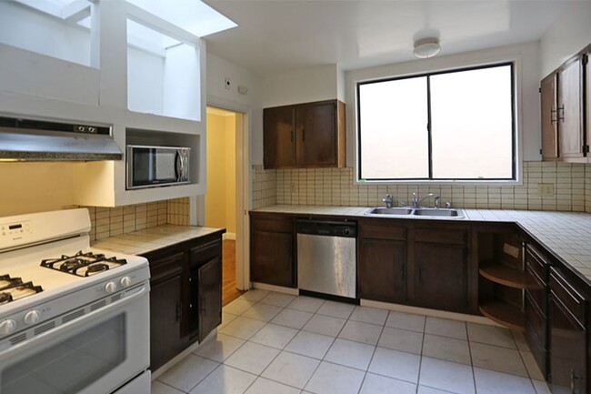Building Photo - OPEN HOUSE: Sunday (5/4) 3:30-4:00pm Nob H...