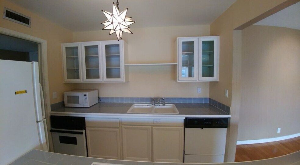Building Photo - 252 Shadow Mountain Dr