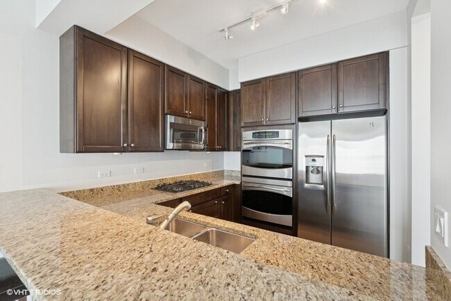 Building Photo - 1211 S Prairie Ave