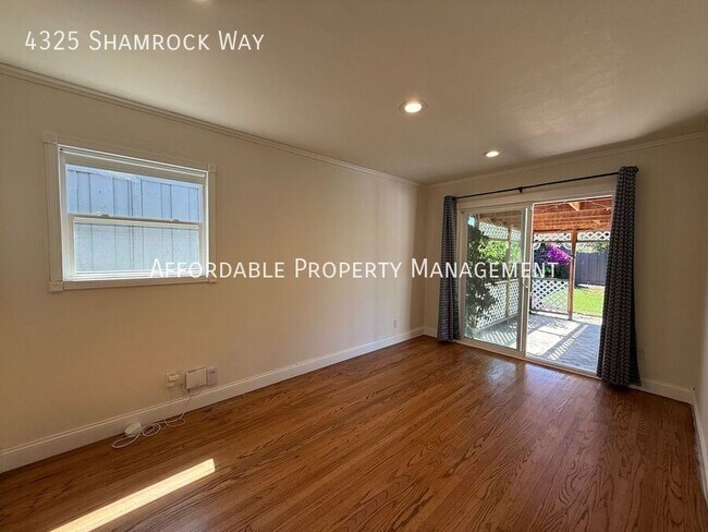 Building Photo - 4325 Shamrock Way