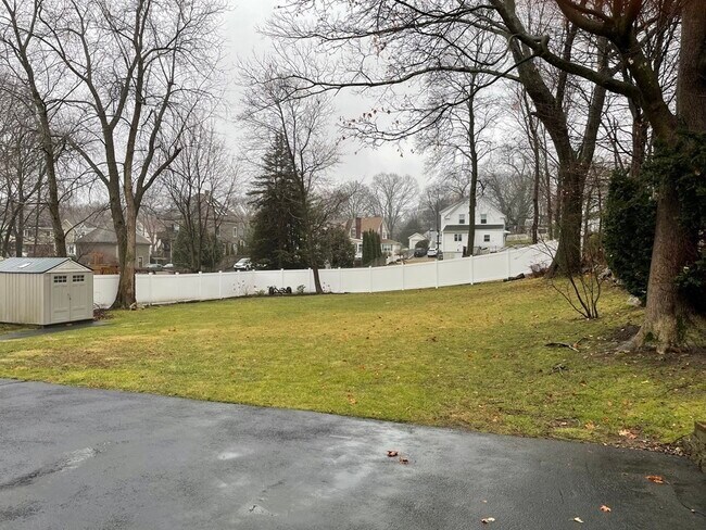 Building Photo - 48 Bartley St