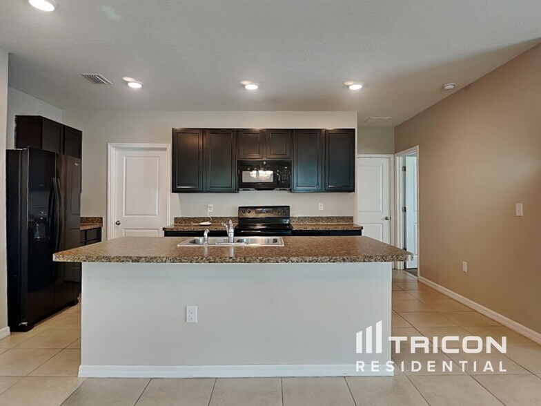 Building Photo - 10305 Geese Trail Cir