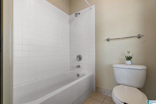 Building Photo - 2024 2nd Ave N