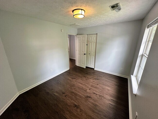 Building Photo - 3821 Landridge Dr