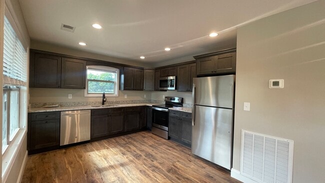 Building Photo - Cosby 2/2 Brand New Duplex