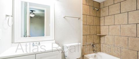Building Photo - 1201 Oakbluff Dr