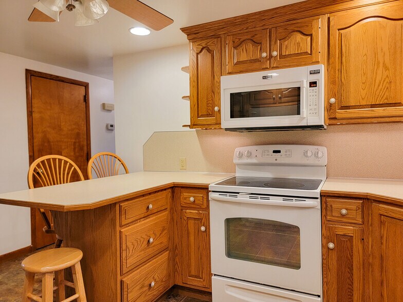 Building Photo - 902 Maple Ln