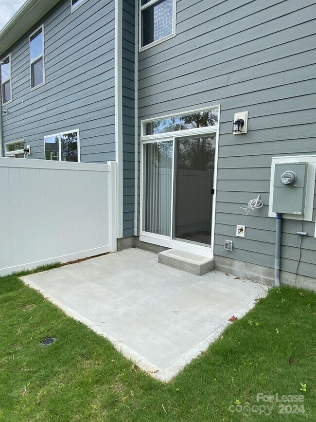 Building Photo - 1006 Moffat Ln