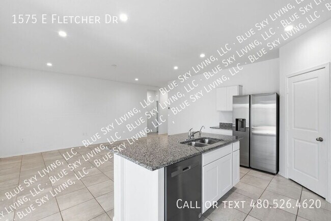 Building Photo - 1575 E Fletcher Dr
