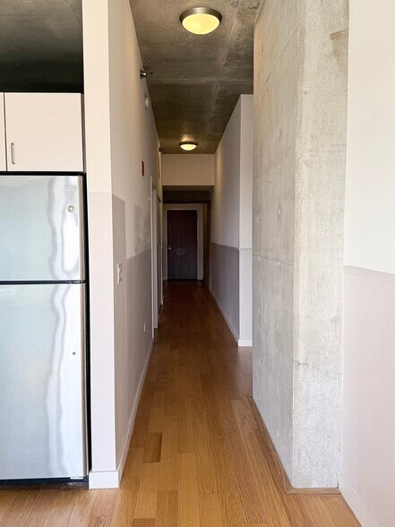Building Photo - 235 W Van Buren St