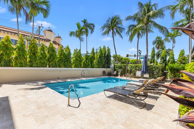 Building Photo - 65 SE 5th Ave