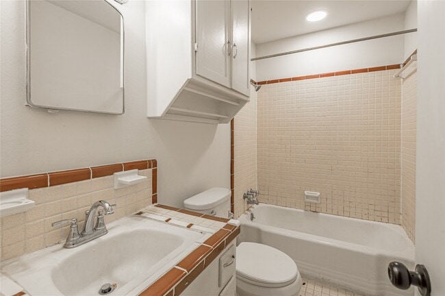 Building Photo - 1819 Ave Q