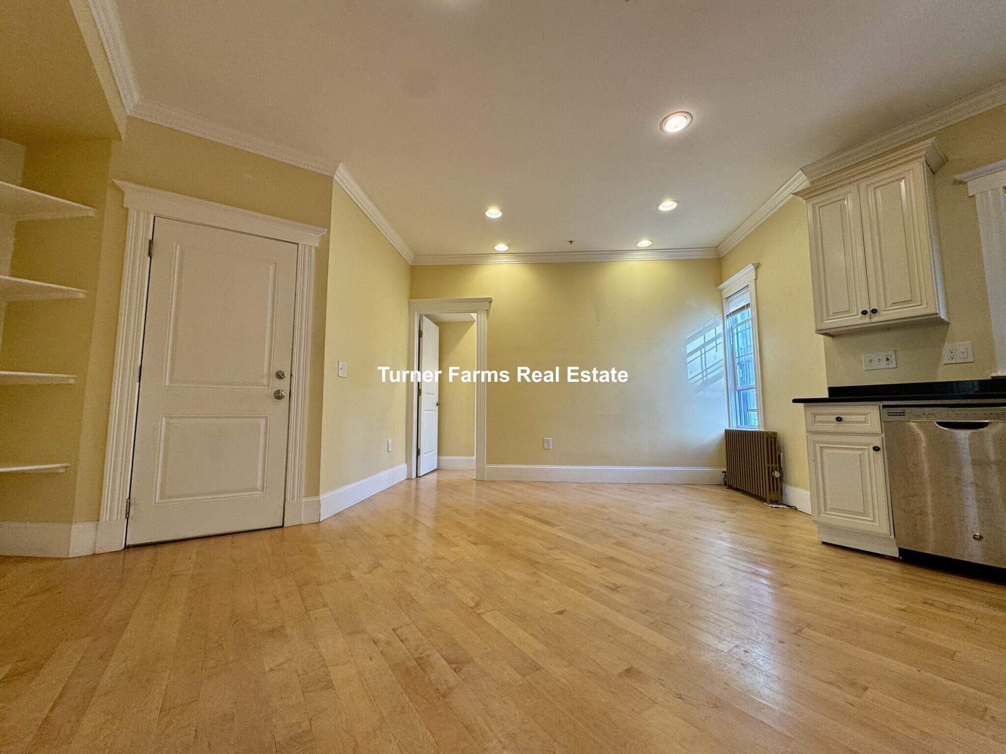 Building Photo - 156 Magazine St