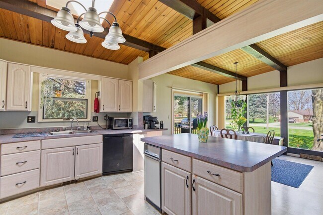 Building Photo - 3942 Stark Ln