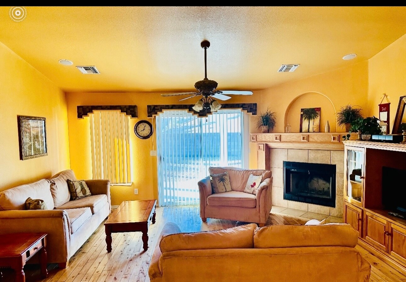 Building Photo - 2968 La Paloma Dr