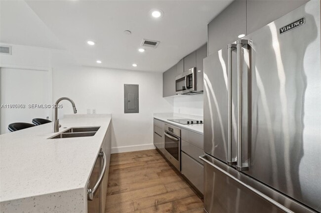 Building Photo - 13800 Highland Dr