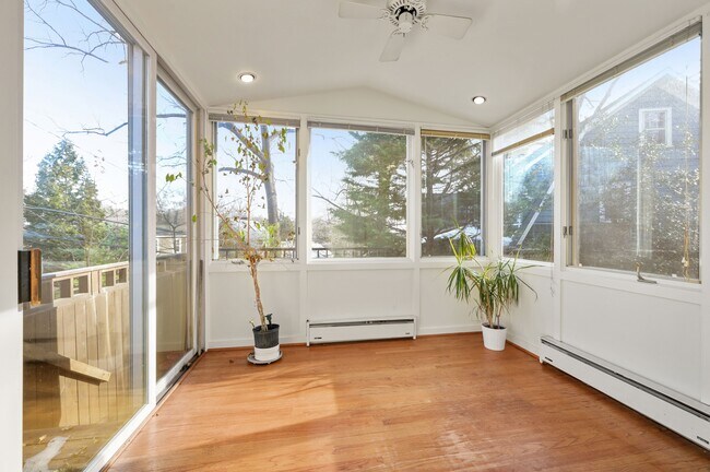 Building Photo - 5325 Chevy Chase Pky NW