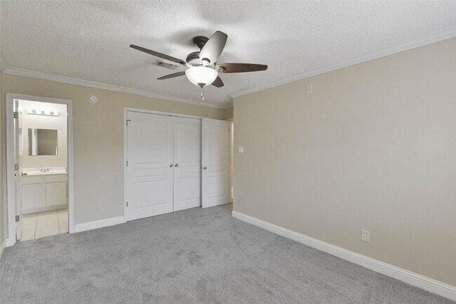 Building Photo - 23627 Pebworth Pl