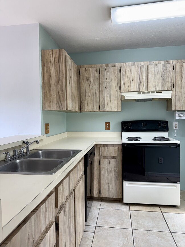 Building Photo - 6264 SW 8th Pl