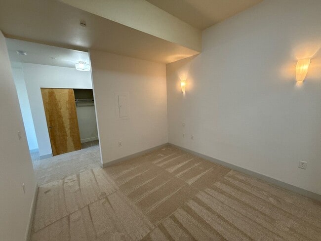 Building Photo - 160 Liberty St NE