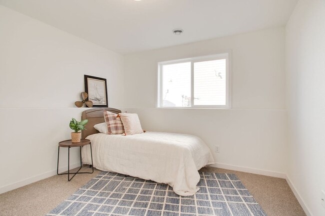 Building Photo - 3 Bed 3 Bath Single Family Home