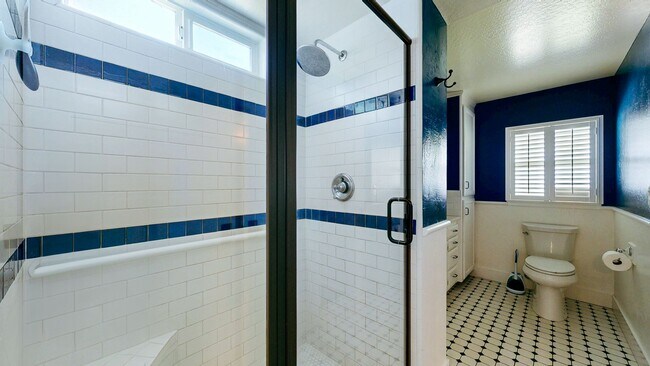 Building Photo - Country Charm Meets Vineyard Views! Two Bedroom Two bath with room to relax!