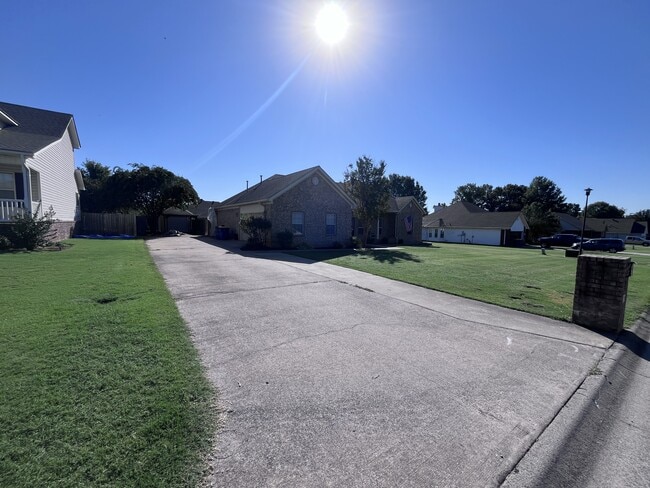 Building Photo - 29 Oak Crest Dr