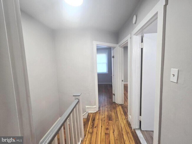 Building Photo - 2540 S 61st St