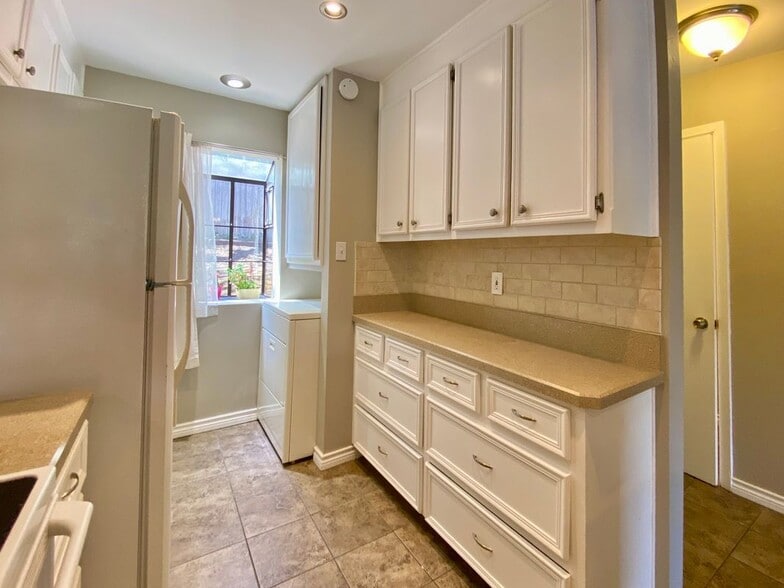 Building Photo - 1804 Capital Pkwy