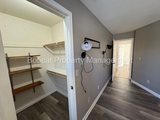 Building Photo - 326 Sandalwood Dr