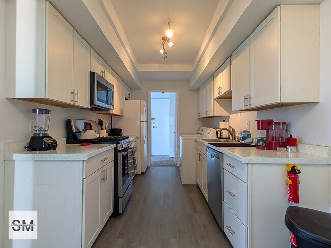 Building Photo - 10224 Prince Pl