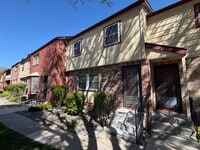 Building Photo - 435 Pine Meadows Dr