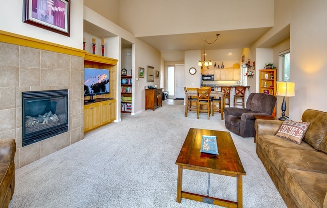 Building Photo - 2 Bed/2 Bath Single-Level Condo in Eagle C...