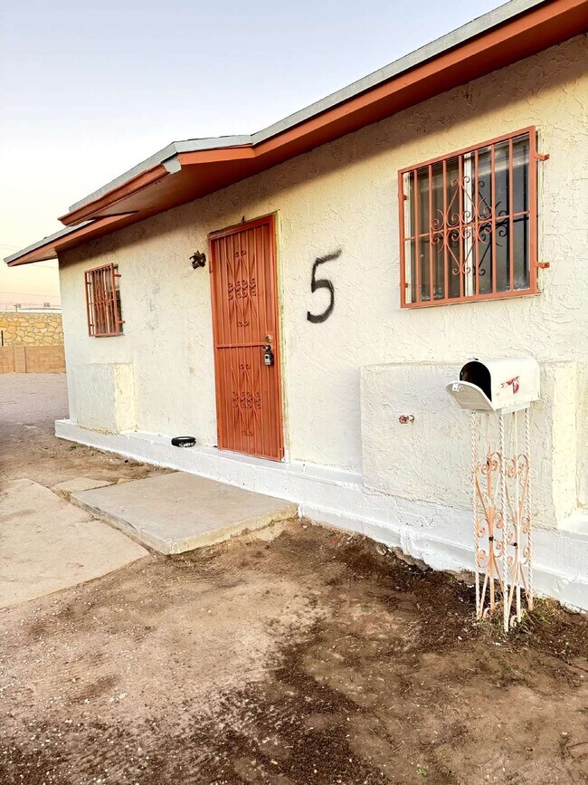 Primary Photo - 7167 N Loop Dr